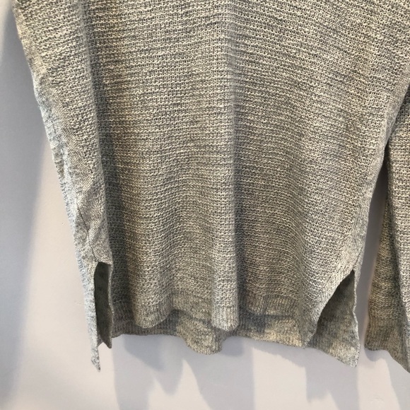 Banana Republic Gray V-Neck Sweater sz Medium - Picture 5 of 5